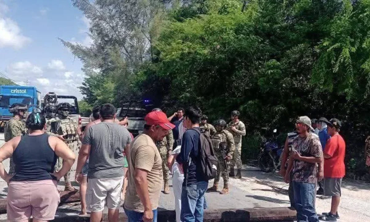 Los colonos protestaron por el trato indigno ante el operativo sorpresa.