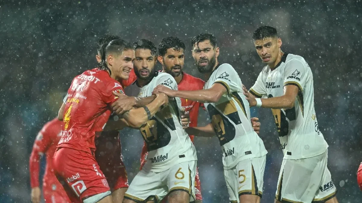 Pumas y Necaxa empataron 1-1 en Ciudad Universitaria en un partido marcado por el clima adverso y pocas jugadas claras.