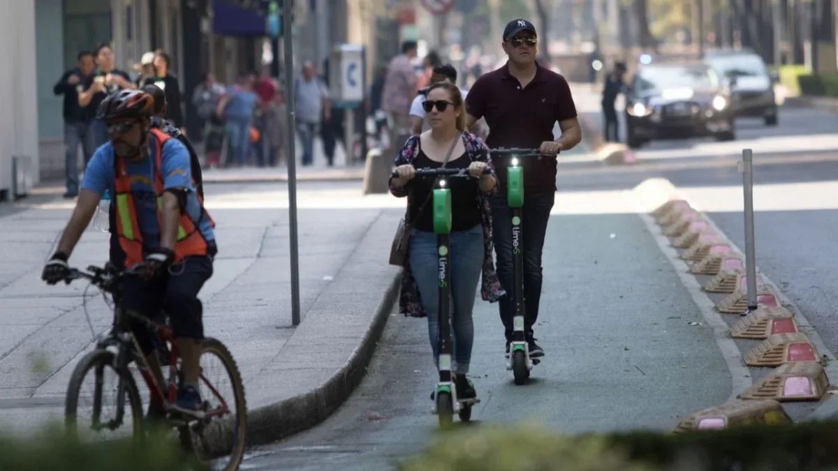Regulación de bicis y scooters eléctricos en CDMX entraría en vigor en diciembre, estiman autoridades.