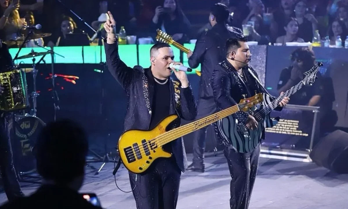 Según reportes, Ernesto Barajas, vocalista de Enigma Norteño, murió en un ataque directo en Zapopan.