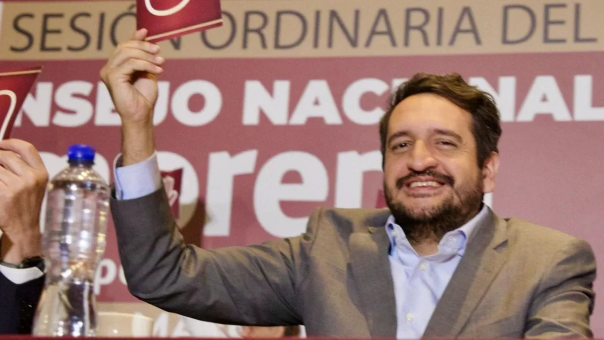 Por su “extenuante” trabajo en Morena, Andy López Beltrán cobra más que una dieta mensual de un diputado federal, según cifras del partido.
