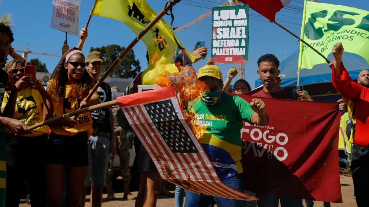 Simpatizantes de Jair Bolsonaro salieron a las calles este domingo en Brasil tras el anuncio de Estados Unidos de imponer aranceles al país.