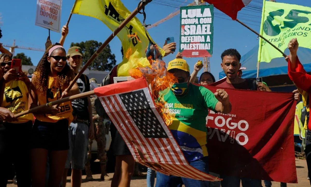 Simpatizantes de Jair Bolsonaro salieron a las calles este domingo en Brasil tras el anuncio de Estados Unidos de imponer aranceles al país.