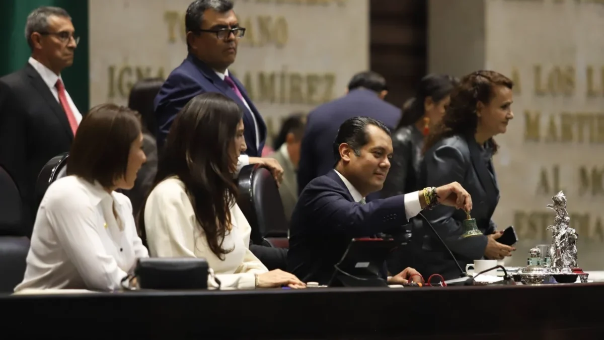 El pleno de la Cámara de Diputados avaló posponer la elección de la Mesa Directiva; Sergio Gutiérrez Luna seguirá al frente.