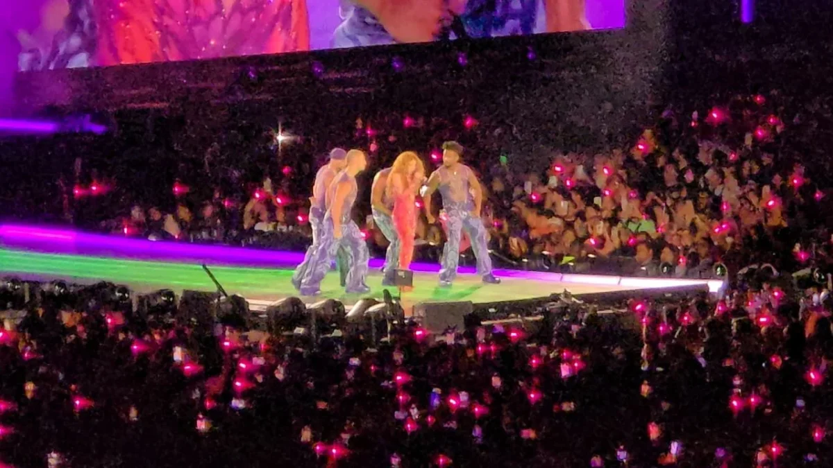 Shakira se reunió con su 'manada' mexicana en el estadio GNP.