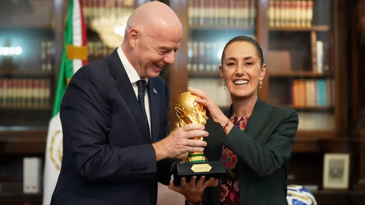La presidenta Claudia Sheinbaum recibió a Gianni Infantino, presidente de la FIFA, en Palacio Nacional.