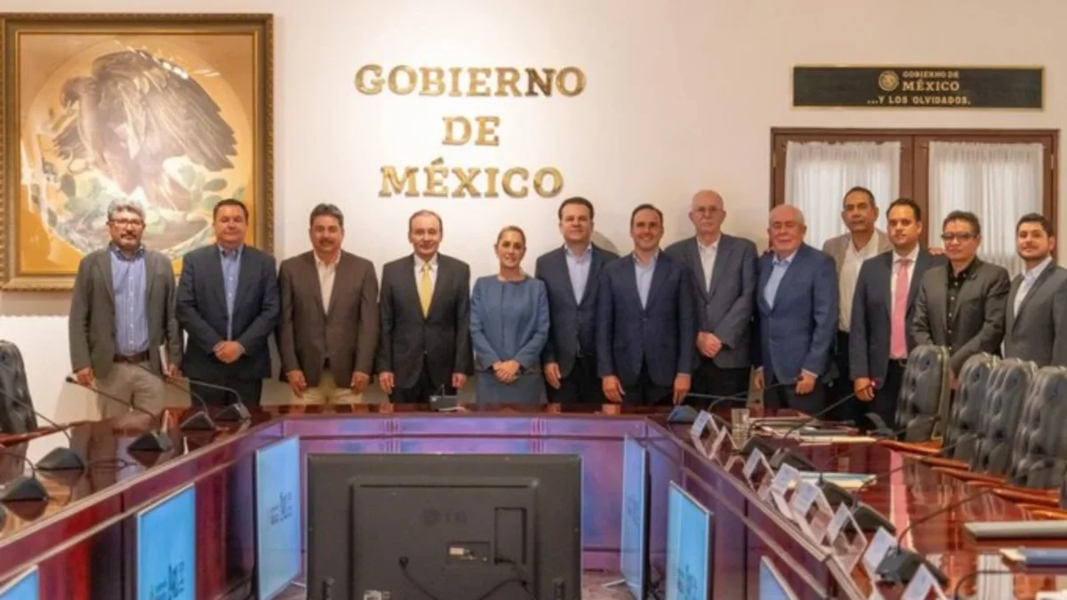 La presidenta Claudia Sheinbaum y ganaderos acordaron apoyos ante cierre de frontera con Estados Unidos.