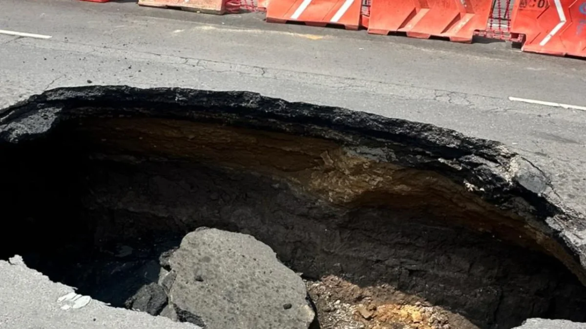 Segiagua trabaja en reparación de socavón en Calzada Zaragoza