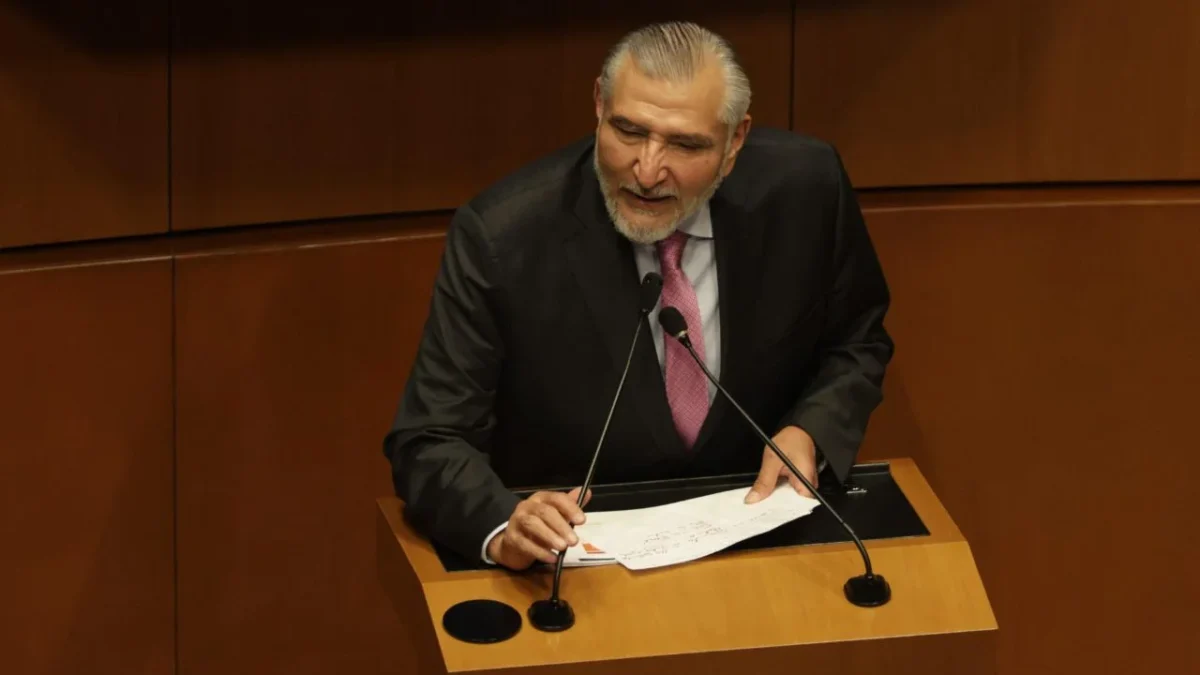 Con un punto de acuerdo de la senadora del Partido Acción Nacional (PAN), Lilly Téllez en el que exhorta al senador Adán Augusto López Hernández, presidente de la Junta de Coordinación Política del Senado de la República, y líder de la bancada de Morena, solicitar licencia como senador, inició el debate político en la Comisión Permanente.