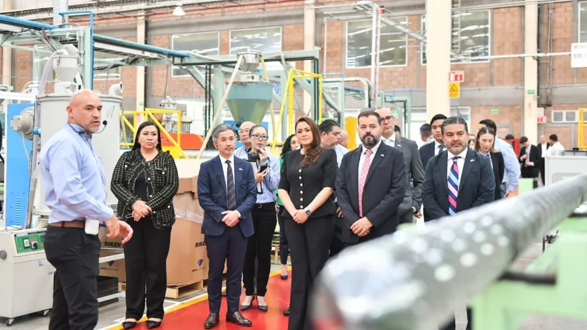 Tere Jiménez conoció los avances en la instalación de una nueva línea de producción en la planta de la empresa Tokaikogyo en Aguascalientes.