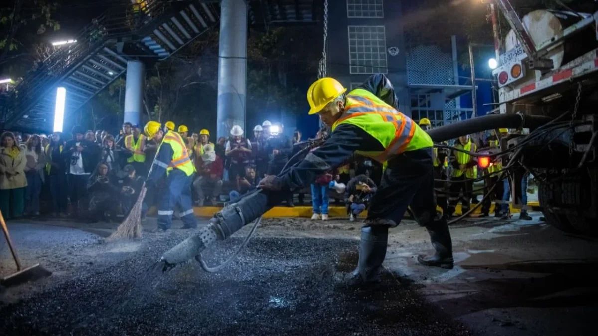 ¡Toma precauciones! el programa Bacheo Nocturno llega a la avenida Insurgentes, en la Ciudad de México.