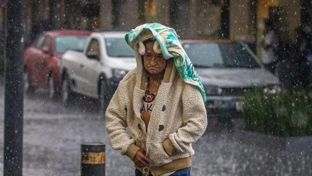 Autoridades de la CDMX activaron doble alerta por pronóstico de lluvias fuertes y posible caída de granizo para la tarde y noche de este 11 de agosto.
