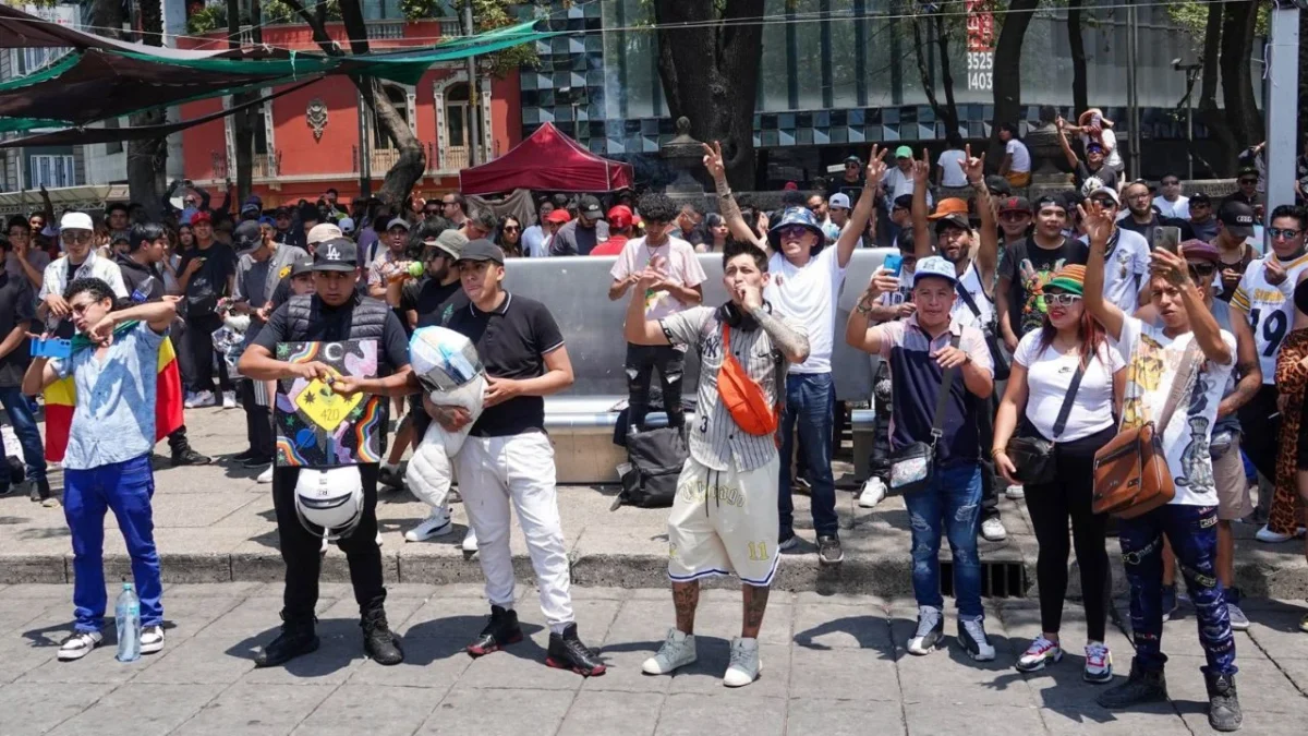 Tras bloqueo de inconformes por reubicación de punto de marihuana, Gobierno de la CDMX sostiene reuniones con vecinos.