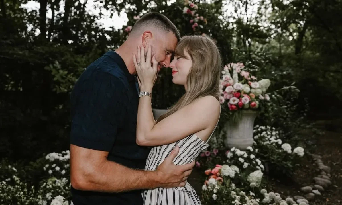 Travis Kelce y Taylor Swift se comprometieron hace dos semanas, dice Ed Kelce, padre del jugador.
