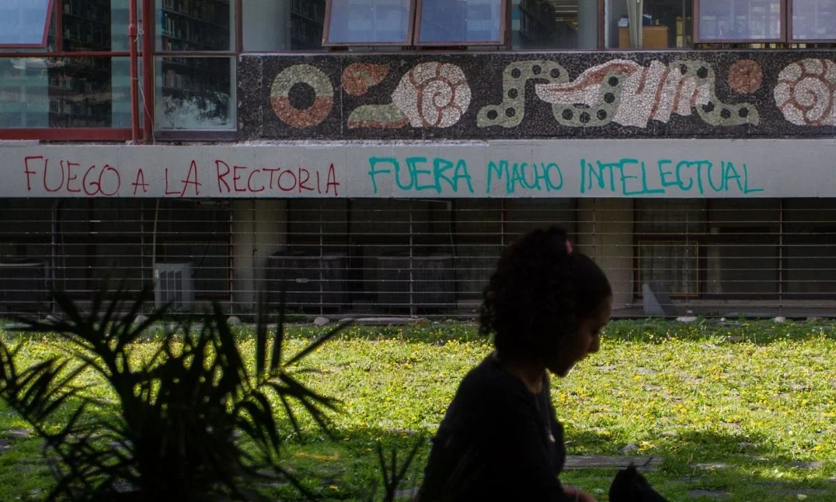 La UNAM eliminó un artículo polémico sobre expulsión inmediata por actos vandálicos.