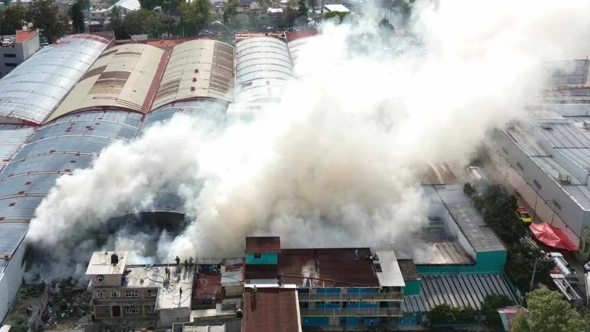 La tarde de este viernes se registró un incendio en una fábrica de colchones en la alcaldía Iztacalco.