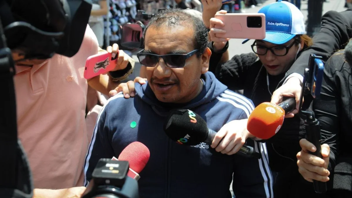 Tras casi 11 años de acompañamiento, el abogado Vidulfo Rosales dejaría la defensa de los pares de los 43 normalistas de Ayotzinapa.