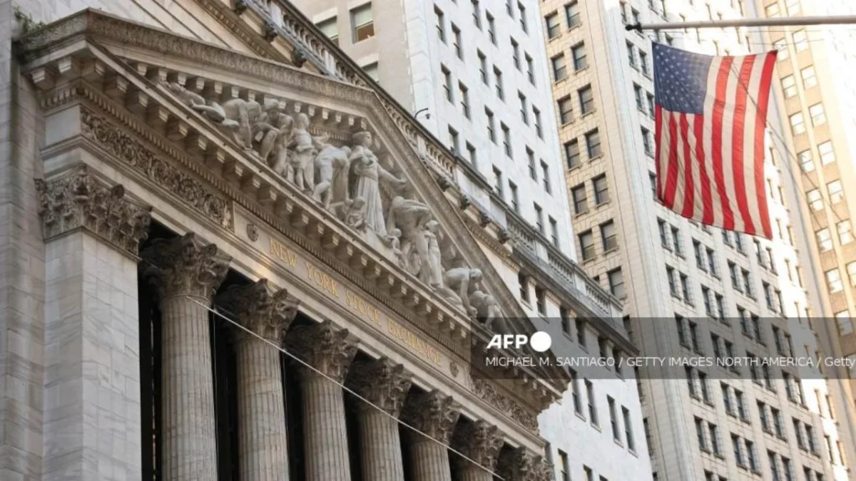 Wall Street cerró al alza este martes a pesar de las tensiones con la Fed.