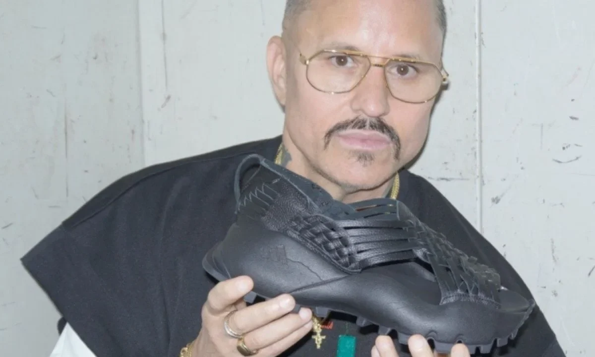 Willy Chavarría reconoce apropiación cultural por las sandalias 'Oaxaca Slip-On'