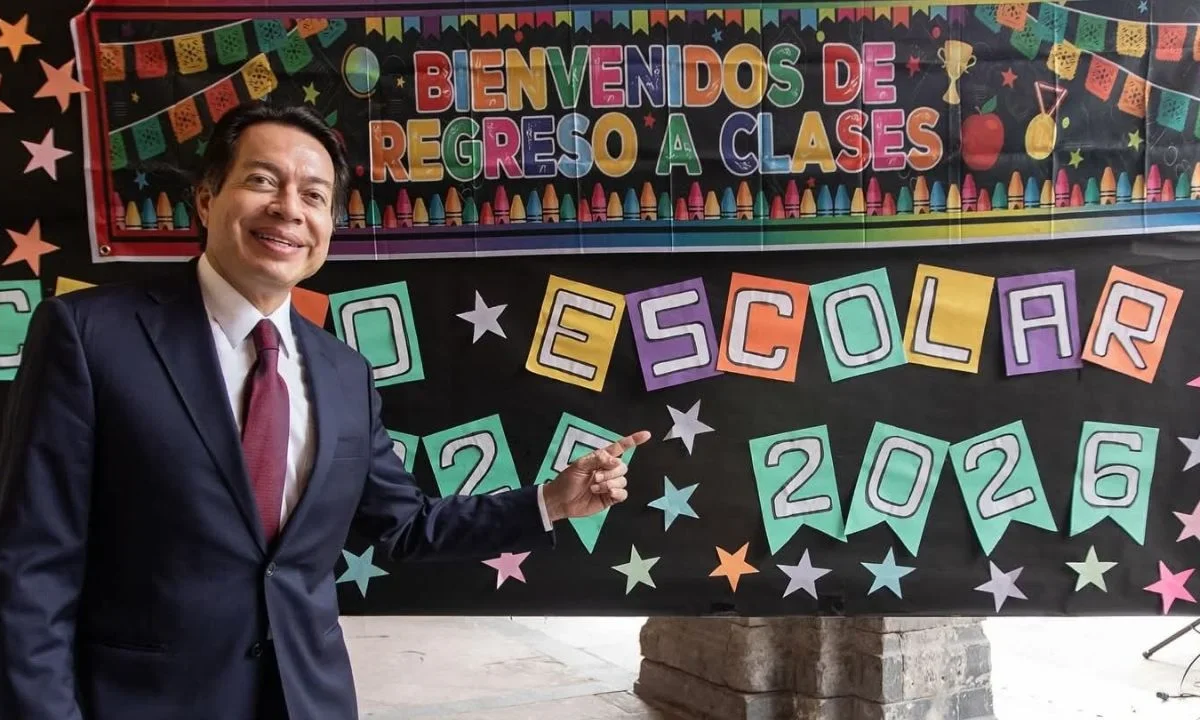 Apoyos. Durante la ceremonia de apertura del nuevo ciclo escolar, el titular de la SEP destacó la creación de la beca Rita Cetina. 