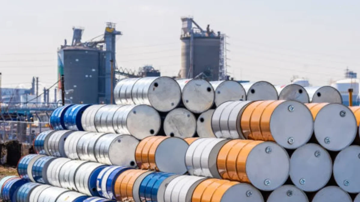 El giro de la OPEP+ ocurre en un entorno geopolítico complejo, pues Rusia, altamente dependiente de ingresos petroleros enfrenta sanciones y restricciones de Occidente