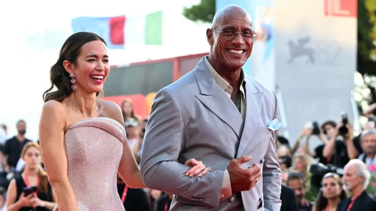 Dwayne Johnson en La Mostras de Venecia, tras la presentación de The Smashing Machine de Benny Safdie, que llevó al actor a un registro dramático poco habitual, con Mark Kerr, pionero de las artes marciales mixtas