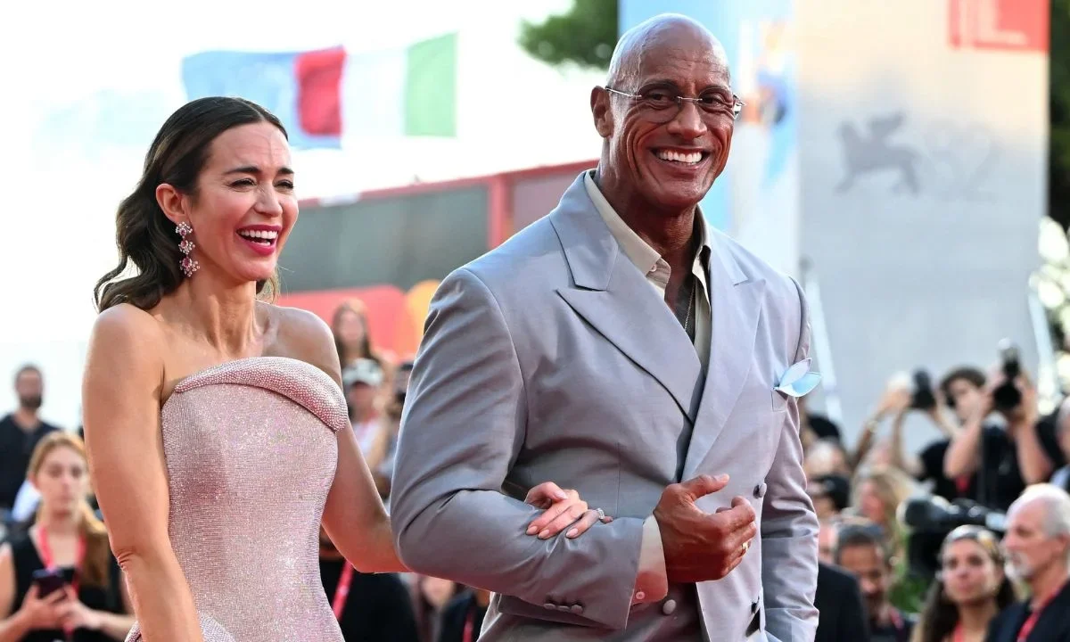 Dwayne Johnson en La Mostras de Venecia, tras la presentación de The Smashing Machine de Benny Safdie, que llevó al actor a un registro dramático poco habitual, con Mark Kerr, pionero de las artes marciales mixtas