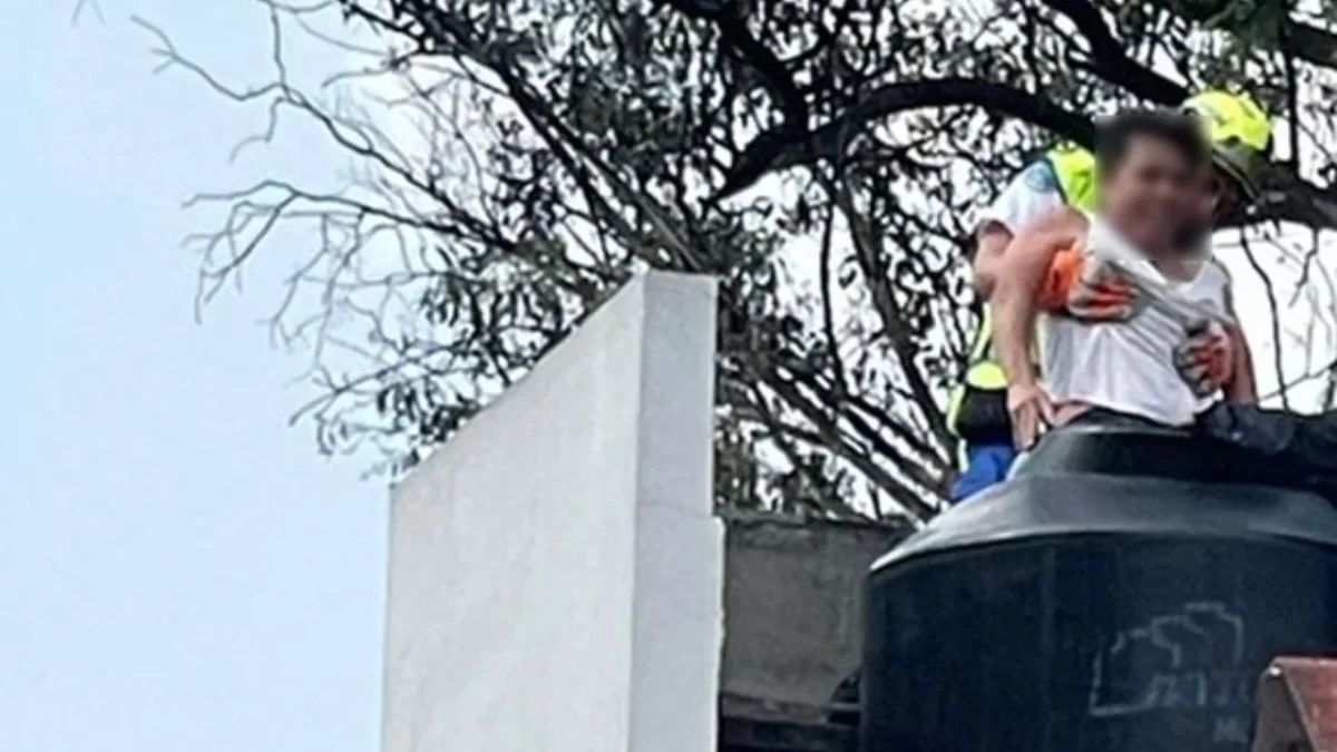 El hombre rescatado en Coyoacán, detalló que resbalo y cayó al tinaco mientras lo limpiaba