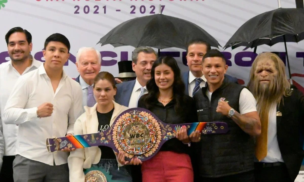 Presentan el cinturón Tlaxcal “Nahui Huey Altepemeh”, que acompañará la pelea entre Canelo & Crawford el próximo 13 de septiembre en Las Vegas.