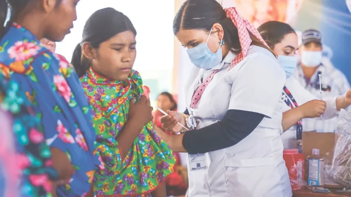 PROTECCIÓN, Las campañas de vacunación contra el sarampión han llegado a la Sierra Tarahumara, cuya población ha sido la más afectada con