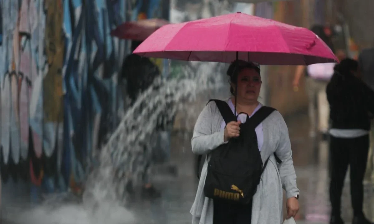 Probabilidad de lluvias fuertes, intervalos de chubascos y actividad eléctrica para este sábado