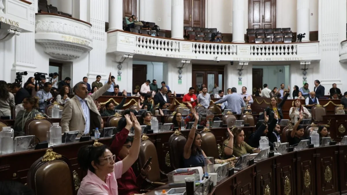 Entusiasmo. Legisladores aprobaron en el Congreso Capitalino las reformas a la Ley Orgánica del Poder Judicial. 