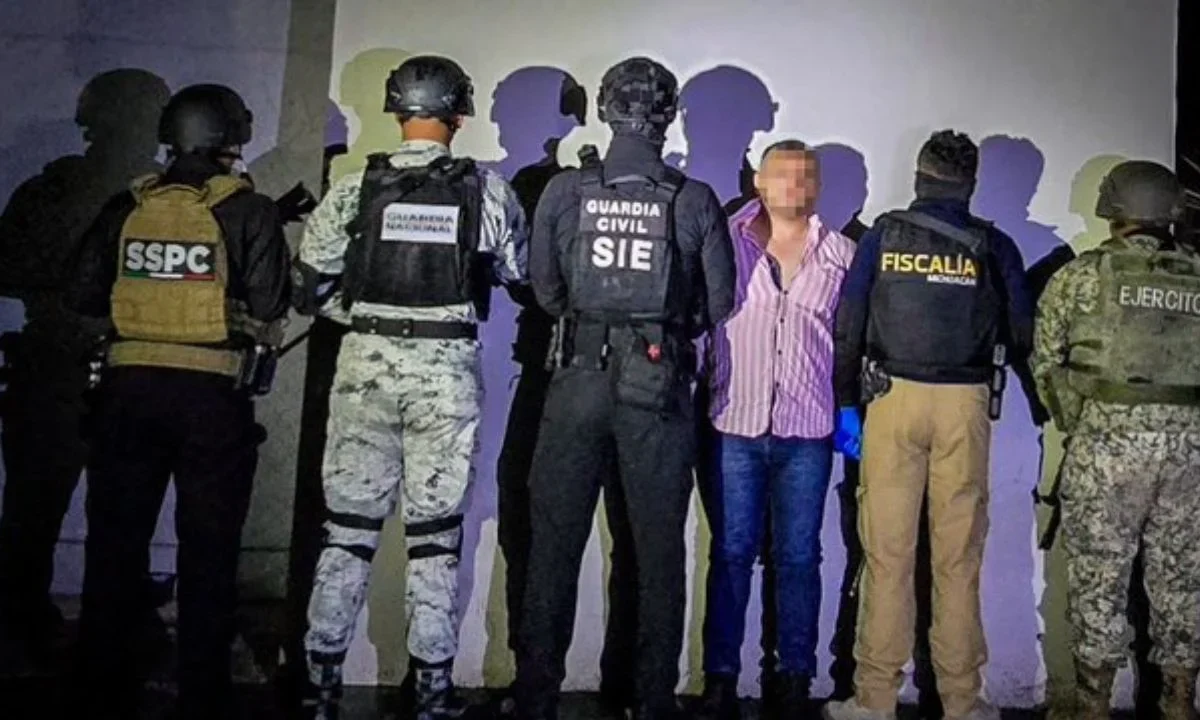 El Calabazo" fue detenido en el fraccionamiento Las Fuentes, en Zamora, en posesión de presunta metanfetamina y marihuana