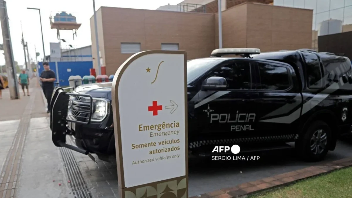 Expresidente Bolsonaro hospitalizado 'de urgencia' en Brasilia en medio de crisis judicial