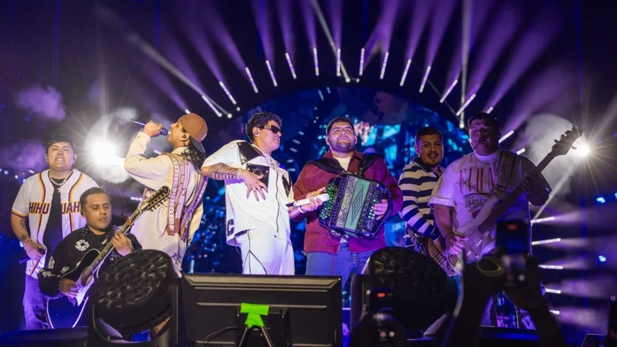En el marcop d elas Fietas Patrias, Julión Álvarez tenía casi 50 mil boletos vendidos para su concierto en Arlington, Texas, antes de que le revocaran la visa