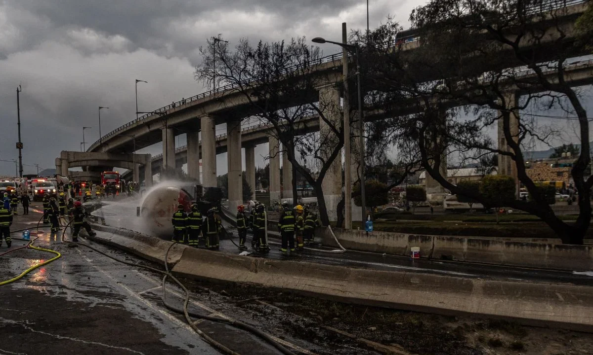 Tras la explosión de una pipa de gas en el Puente de la Concordia, en el Hospital General Ignacio Zaragoza hay ocho personas,atendidas; de ellas, cinco se encuentran estables, entre las que se encuentra un menor.