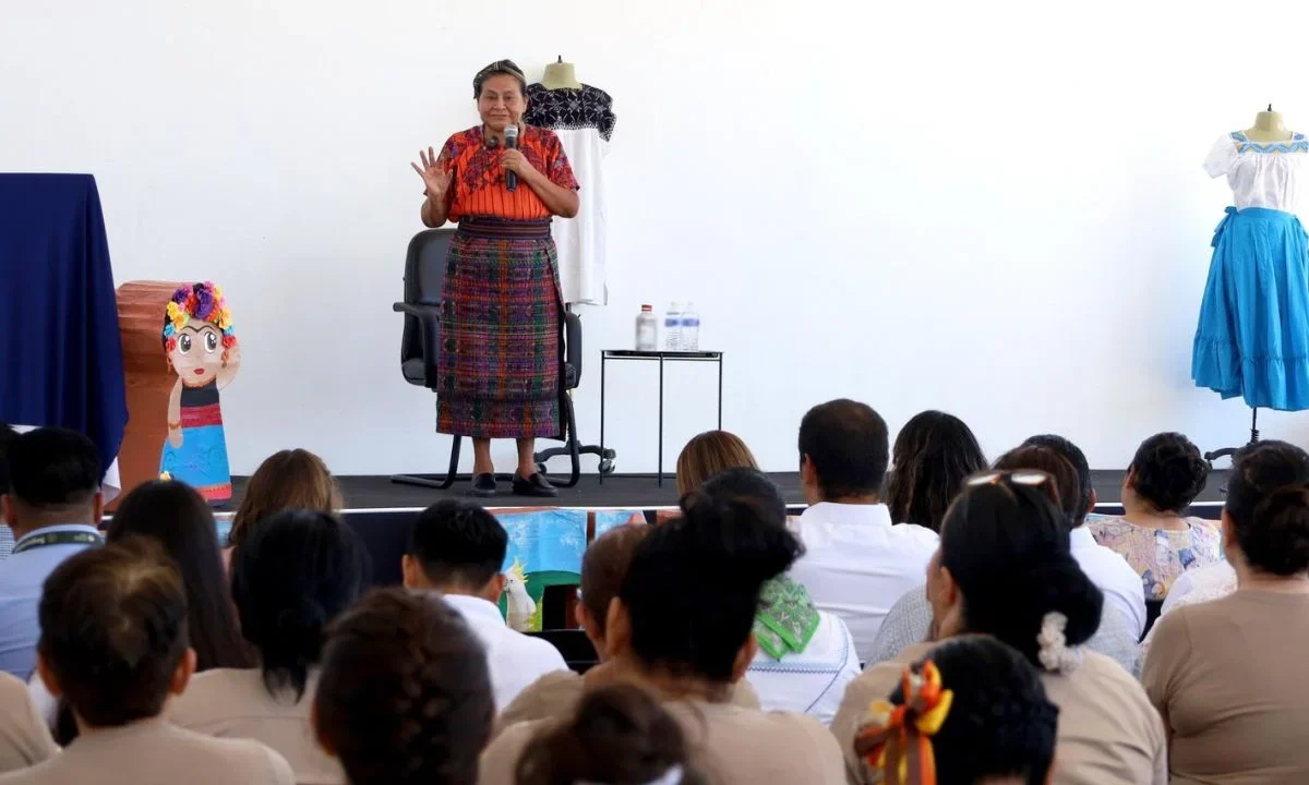 Rigoberta Menchú destacó la importancia de la dignidad humana