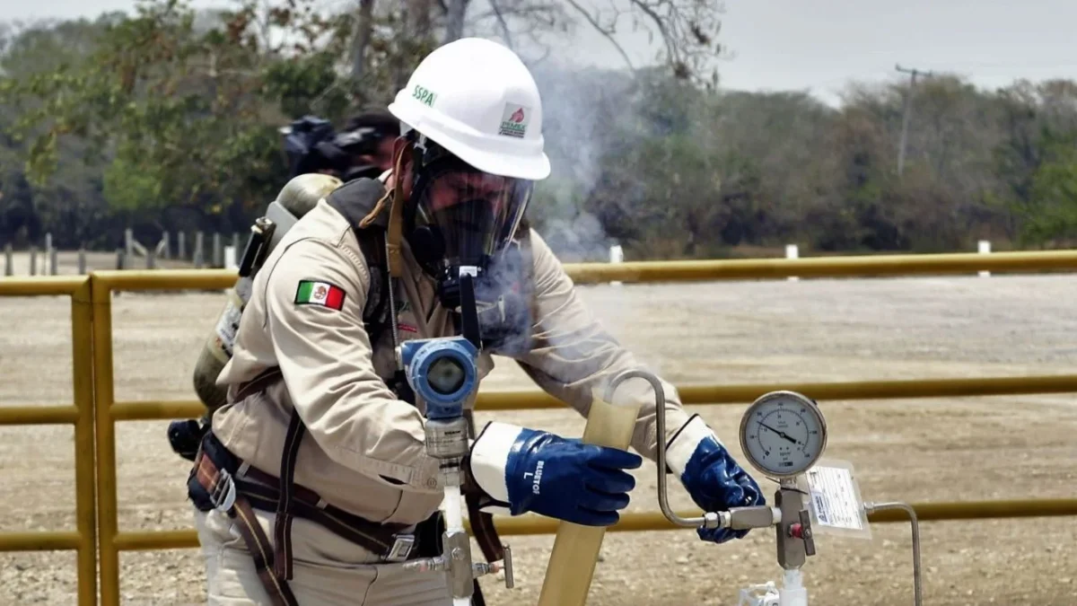 Slim acuerda explorar Pozo Ixachi de Pemex hasta por 1,991 mdd