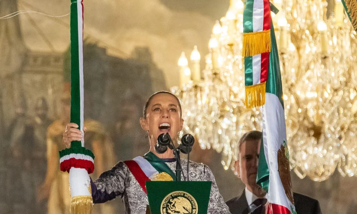 '¡Vivan las heroínas anónimas!': Sheinbaum encabeza histórico Grito de Independencia de México