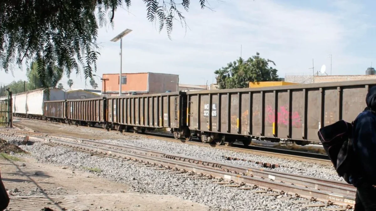 Tras tragedia en Atlacomulco, instalan plumas de cruce en las vías del tren