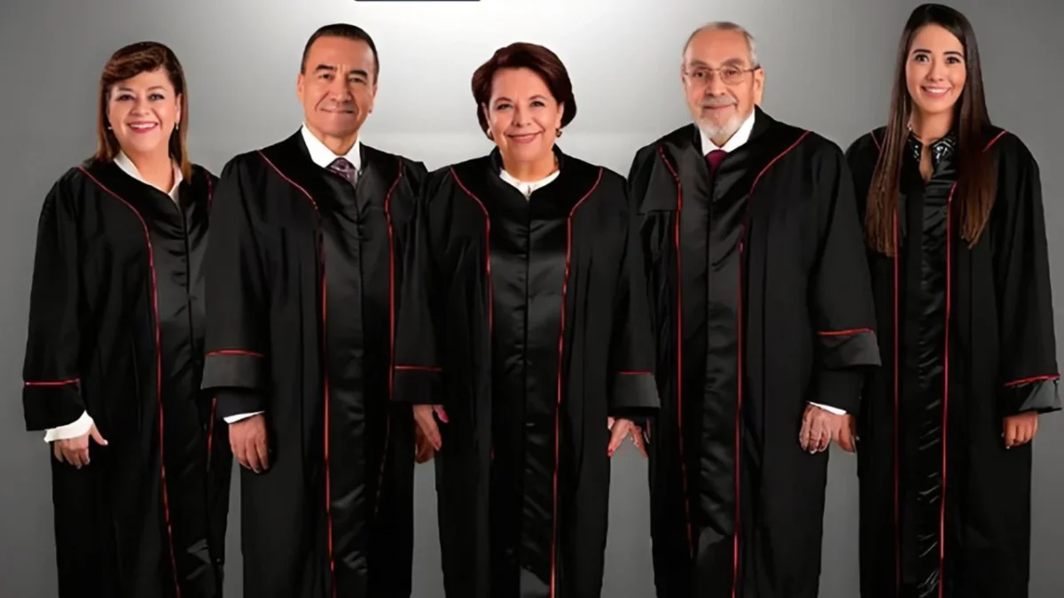 Celia Maya, presidenta del Tribunal de Disciplina Judicial (TDJ), estuvo acompañada en la sesión de instalación por Rosa Icela Rodríguez, así como por Hugo Aguilar, presidente de la nueva SCJN