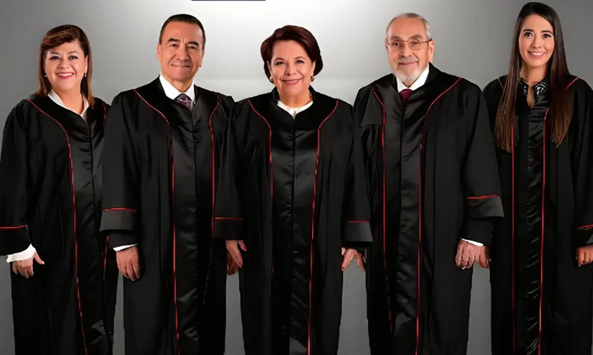 Celia Maya, presidenta del Tribunal de Disciplina Judicial (TDJ), estuvo acompañada en la sesión de instalación por Rosa Icela Rodríguez, así como por Hugo Aguilar, presidente de la nueva SCJN