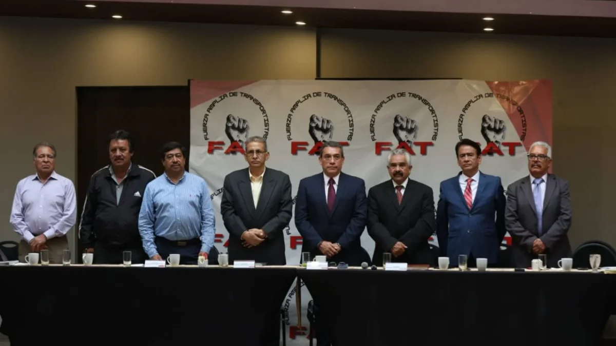 Van transportistas por aumento a tarifa en 2026 y acuerdan bono de combustible