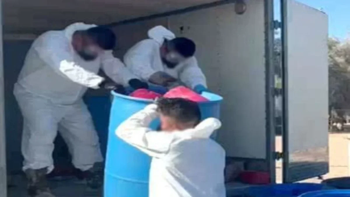 La Guardia Nacional aseguraron 1.1 toneladas de metanfetamina ocultas en tambos de basura.
