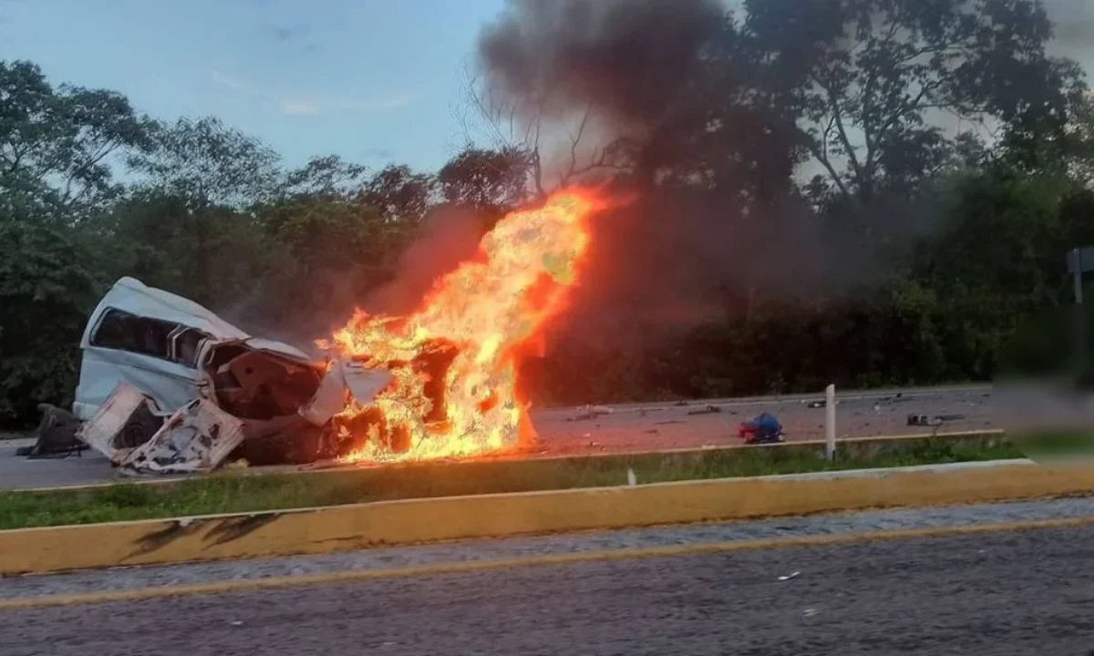 Luego del accidente en la carretera Mérida-Campeche, el gobernador Huacho Díaz Mena lamentó los hechos y expresó su solidaridad.