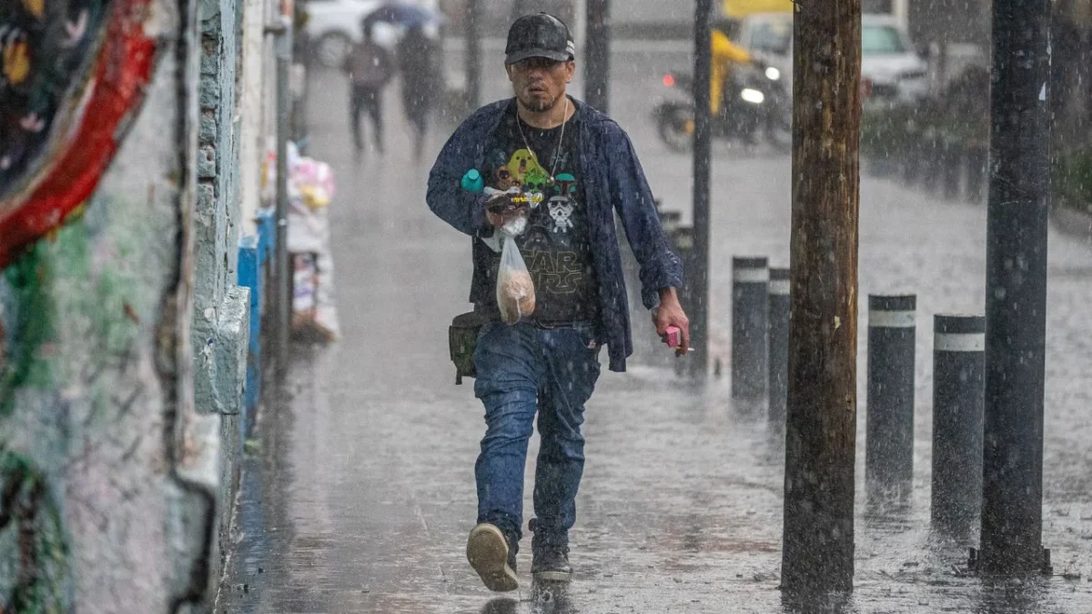 La intensificación de lluvias fuertes en dos alcaldías de la CDMX provocó la activación de la Alerta Roja de la SGIRPC hasta las 00:00 horas.
