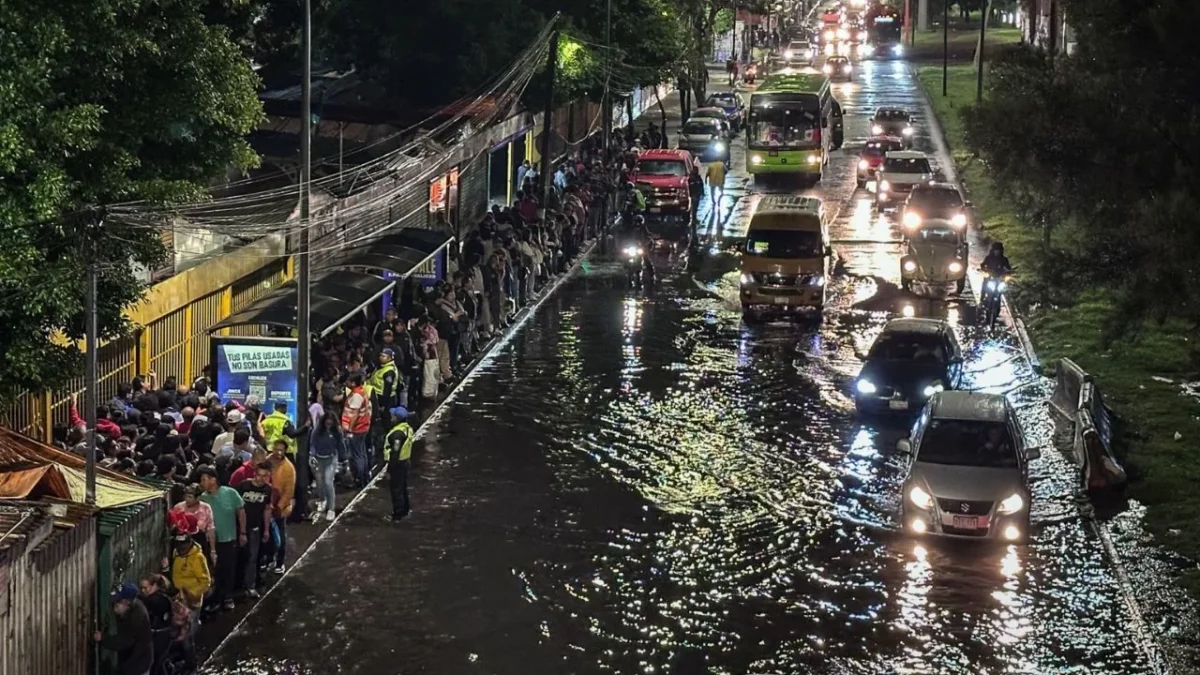 SGIRPC activó alerta roja por persistencia de lluvias fuertes y posible caída de granizo para este martes en 8 alcaldías de la CDMX.