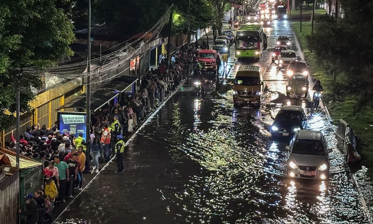 SGIRPC activó alerta roja por persistencia de lluvias fuertes y posible caída de granizo para este martes en 8 alcaldías de la CDMX.