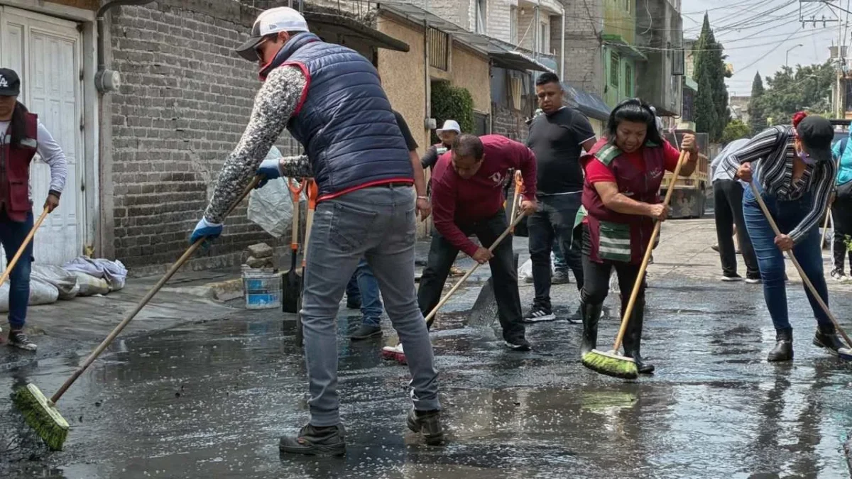 Se activaron 10 Brigadas de Reacción Inmediata para atender los encharcamiento e inundaciones en el municipio de Nezahualcóyotl, debido a las fuertes lluvias.