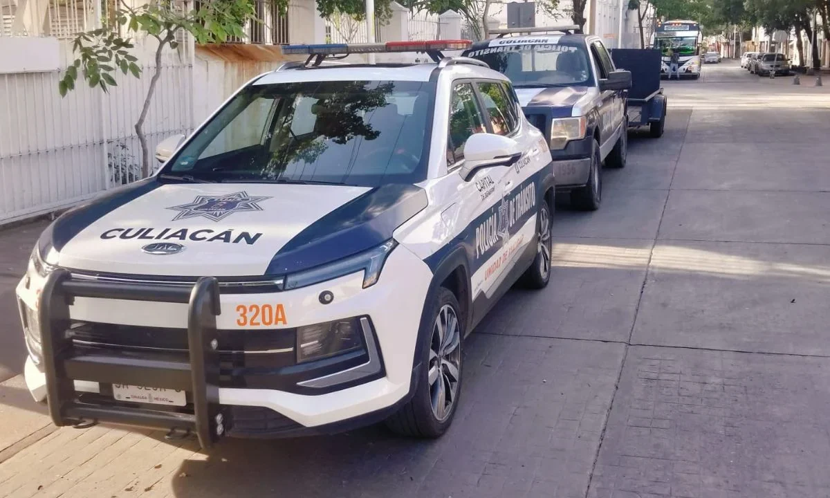 La Secretaría de Seguridad de Culiacán, confirmó que el convoy en el que viajaba su titular fue atacado con ponchallantas.